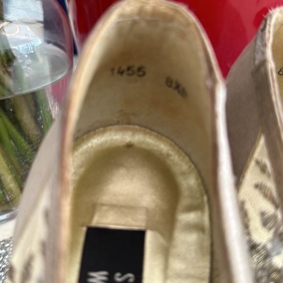 Women’s Vintage Stuart Weitzman Gold Flower Thick heel Sz 8 1/2 - Picture 8 of 11